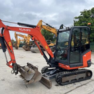 KUBOTA KX030-4